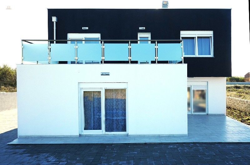 Thumbnail von Moderne Neubau-Villen mit Blick auf das Meer in der Region Zadar, Dalmatien