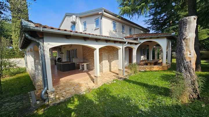 Haus in attraktiver Lage nahe dem Meer, Region Novigrad