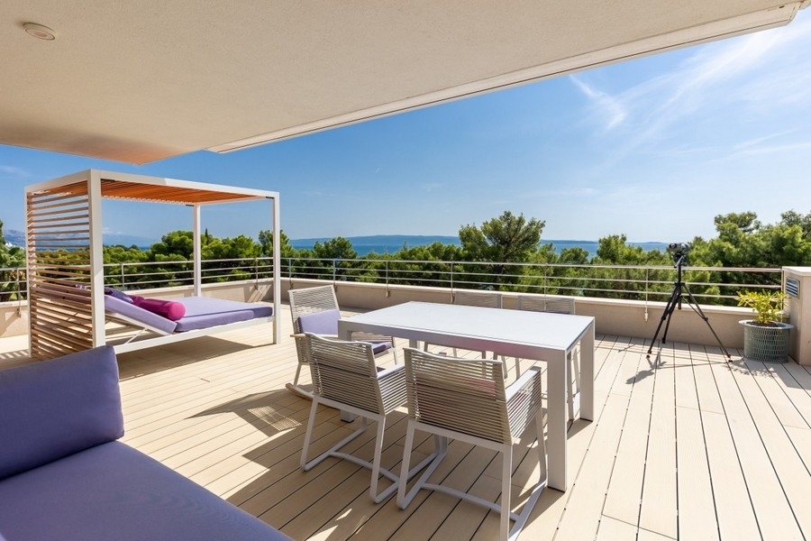 Thumbnail von Luxuriöse Villa mit Indoor-Pool in sehr gefragter Lage in der ersten Reihe