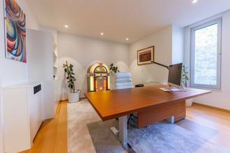 Thumbnail von Luxuriöse Villa mit Indoor-Pool in sehr gefragter Lage in der ersten Reihe