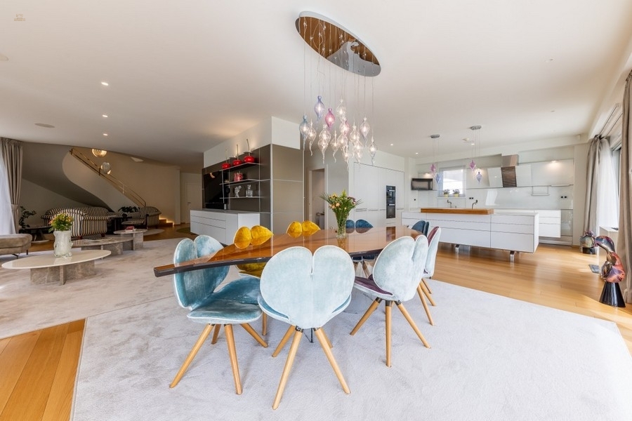 Thumbnail von Luxuriöse Villa mit Indoor-Pool in sehr gefragter Lage in der ersten Reihe