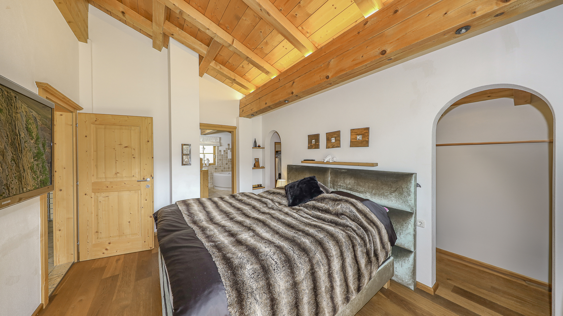 Thumbnail von Großzügiges Einfamilienhaus in traumhafter Lage