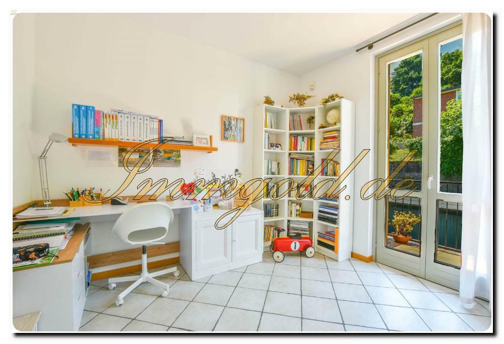 Thumbnail von Immogold Lago Maggiore, attraktive Maisonette in moderner Wohnanlage mit beeindruckendem Seeblick und exklusivem Gemeinschaftspool – ideal für alle, die Komfort, Ruhe und Lebensqualität schätzen.