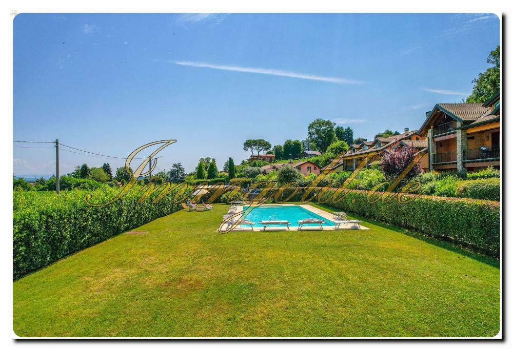 Thumbnail von Immogold Lago Maggiore, attraktive Maisonette in moderner Wohnanlage mit beeindruckendem Seeblick und exklusivem Gemeinschaftspool – ideal für alle, die Komfort, Ruhe und Lebensqualität schätzen.