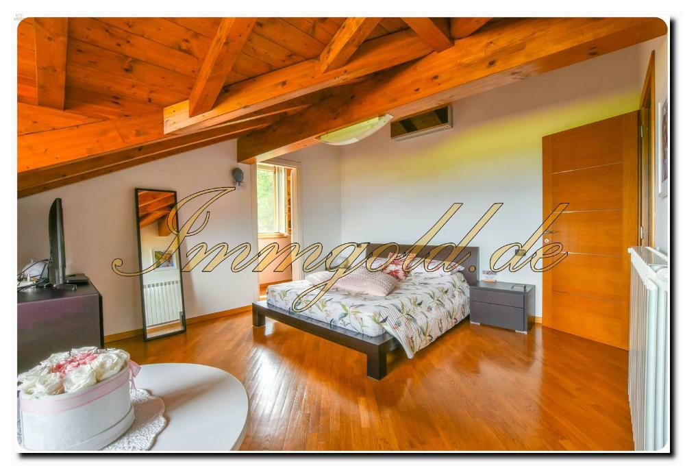 Thumbnail von Immogold Lago Maggiore, attraktive Maisonette in moderner Wohnanlage mit beeindruckendem Seeblick und exklusivem Gemeinschaftspool – ideal für alle, die Komfort, Ruhe und Lebensqualität schätzen.