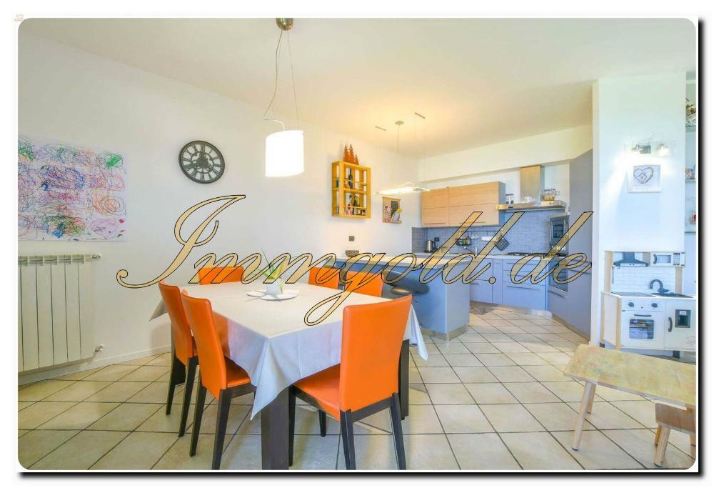 Thumbnail von Immogold Lago Maggiore, attraktive Maisonette in moderner Wohnanlage mit beeindruckendem Seeblick und exklusivem Gemeinschaftspool – ideal für alle, die Komfort, Ruhe und Lebensqualität schätzen.