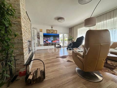 Ihr Zweifamilienhaus 7 Zimmer, Garten, Pool, Sauna und Garage – Ihr Traumhaus!