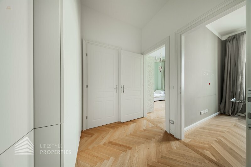 Thumbnail von Wunderschöne 3-Zimmer Wohnung mit Garage und Fitnessraum, Nähe Rudolfinerhaus