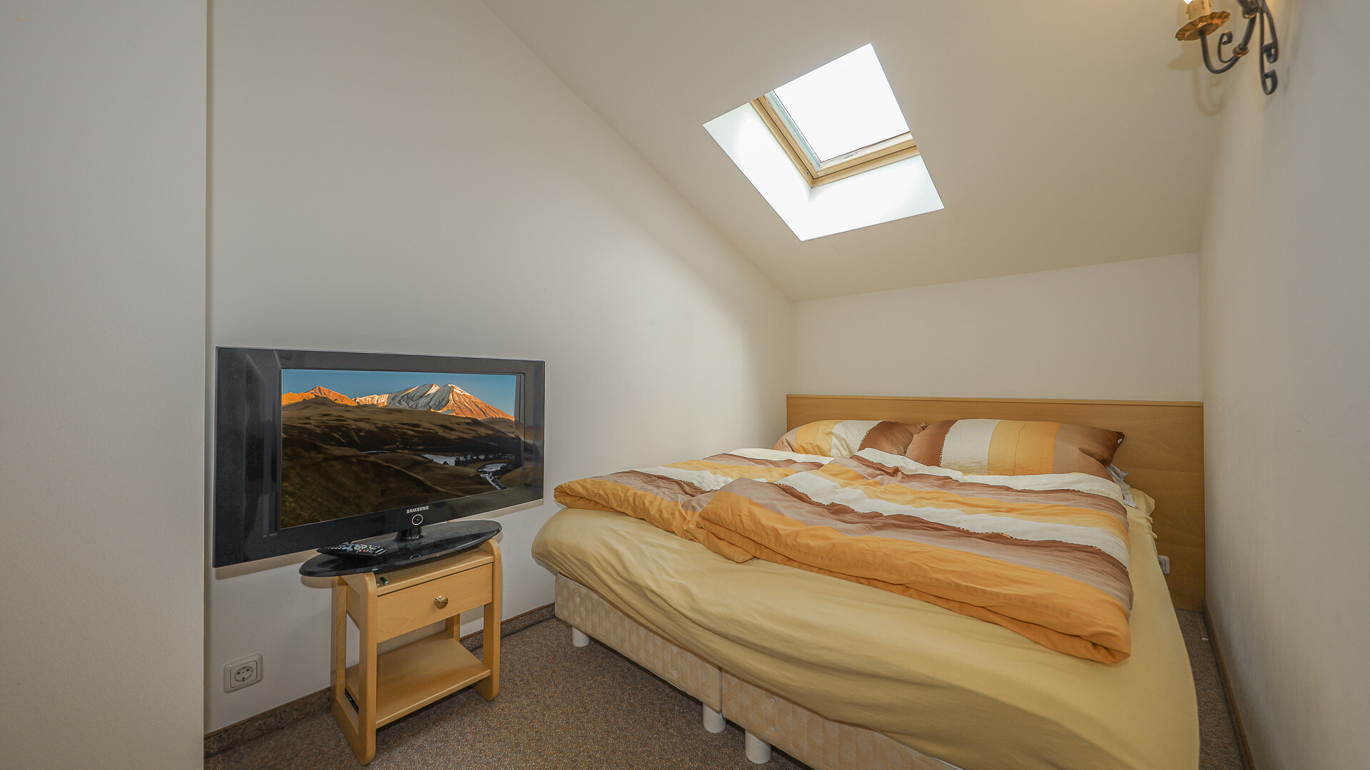 Thumbnail von Dachgeschoss-Apartment mit schönem Ausblick