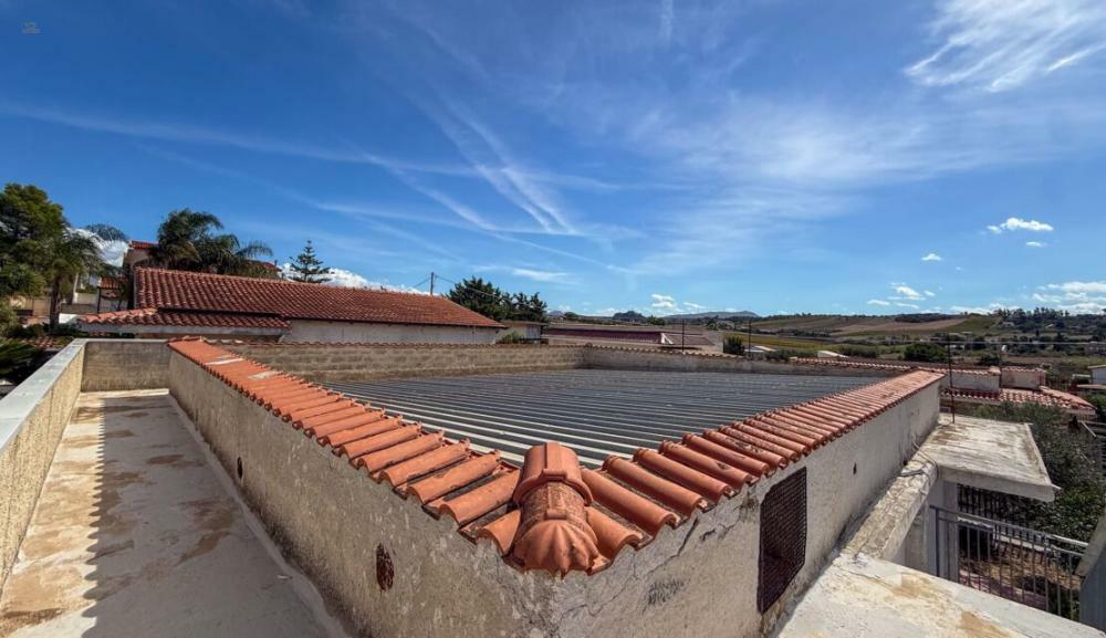 Thumbnail von Aparte Villa nur dreißig Kilometer von der Hauptstadt Palermo, zwei Schlafzimmer, Meerblick, Potenzial einer Traum-Dachterrasse und prima Verkehrsanbindung