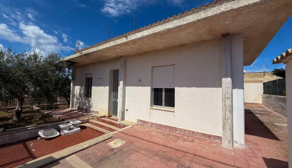 Thumbnail von Aparte Villa nur dreißig Kilometer von der Hauptstadt Palermo, zwei Schlafzimmer, Meerblick, Potenzial einer Traum-Dachterrasse und prima Verkehrsanbindung