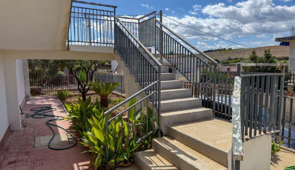 Thumbnail von Aparte Villa nur dreißig Kilometer von der Hauptstadt Palermo, zwei Schlafzimmer, Meerblick, Potenzial einer Traum-Dachterrasse und prima Verkehrsanbindung