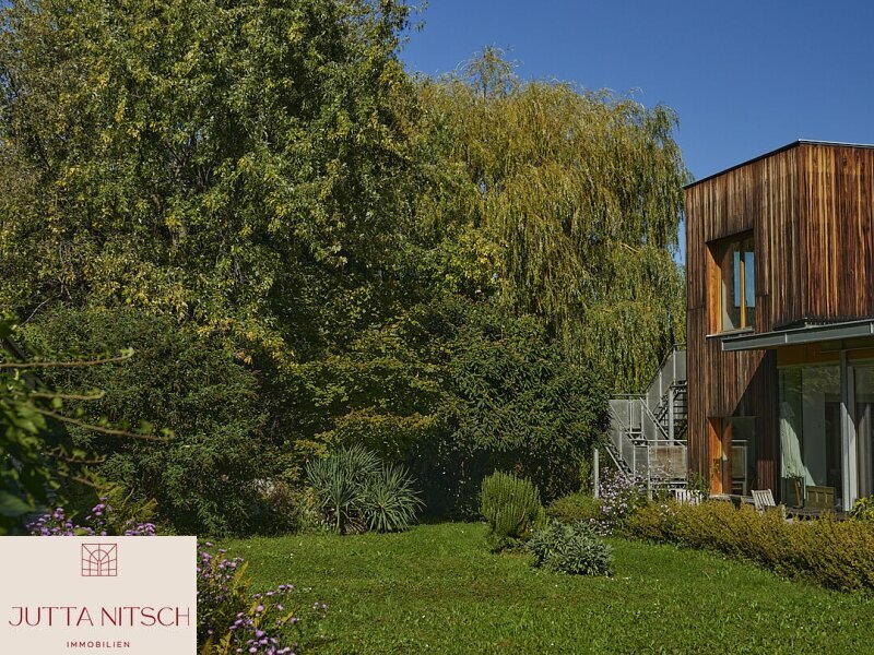 Thumbnail von Modernes Design trifft Altbau - stilvolle Villa mit Schwimmteich und Traumblick - Baden