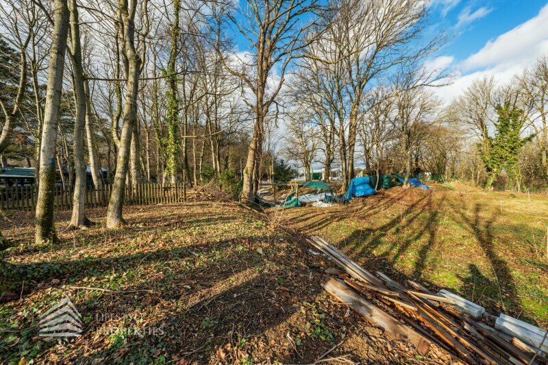 Thumbnail von Exklusives Baugrundstück in einzigartiger Lage mit Einreichplanung!