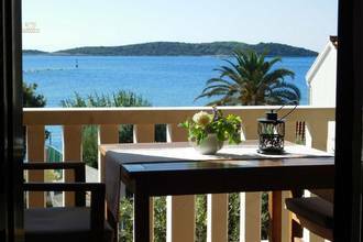 Apartmenthaus mit vier Wohnungen nahe dem Meer
