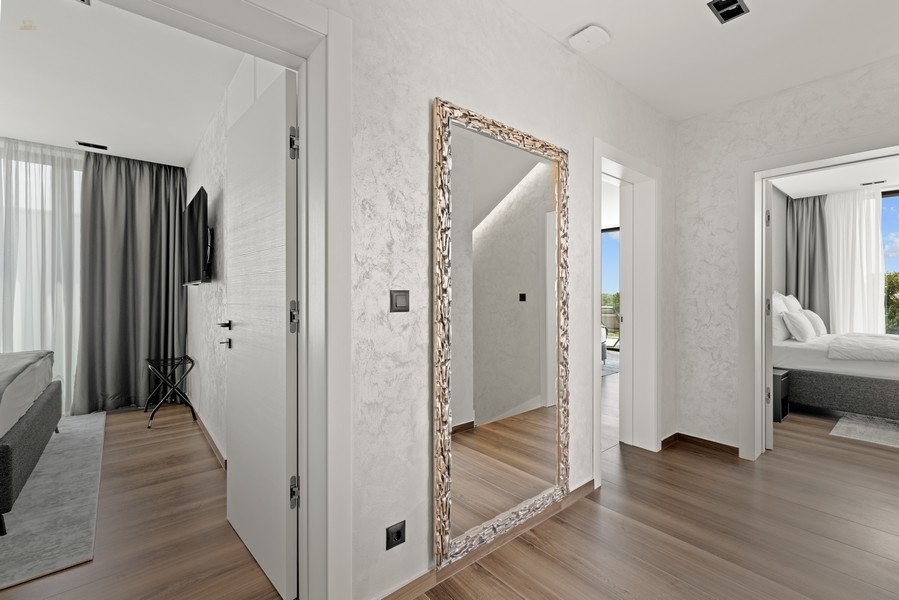 Thumbnail von Moderne Villa mit Swimmingpool und Dachterrasse, Region Porec