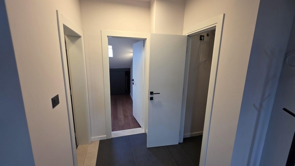 Thumbnail von Modern eingerichtete Wohnung mit Meerblick im Stadtzentrum