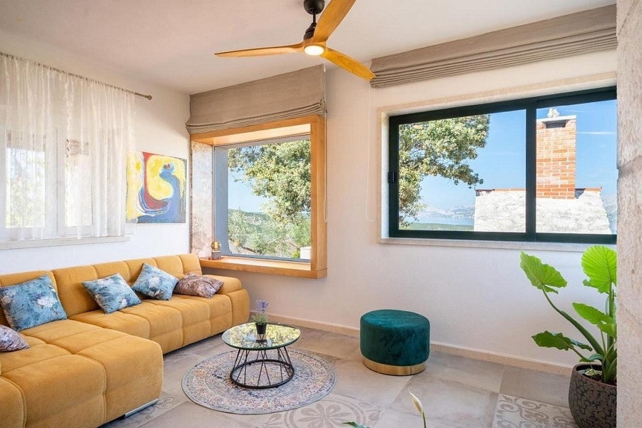 Thumbnail von Mediterranes Anwesen mit Steinhaus, Swimmingpool und großem Grundstück