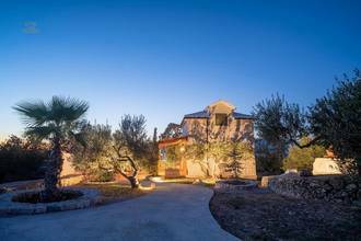 Thumbnail von Mediterranes Anwesen mit Steinhaus, Swimmingpool und großem Grundstück