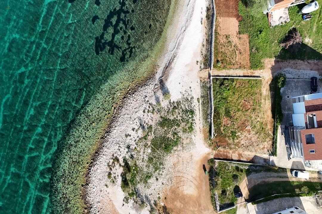 Baugrundstück direkt am Meer