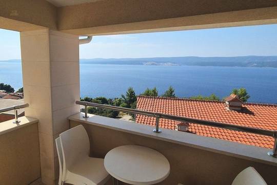 Haus mit 7 Einheiten nahe dem Meer, Omis Riviera