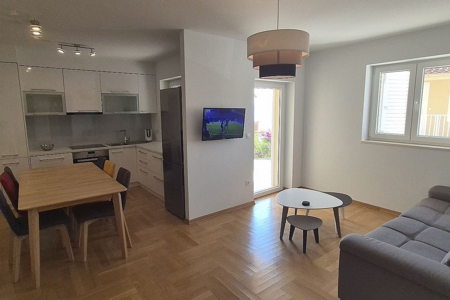 Thumbnail von Haus mit 7 Einheiten nahe dem Meer, Omis Riviera