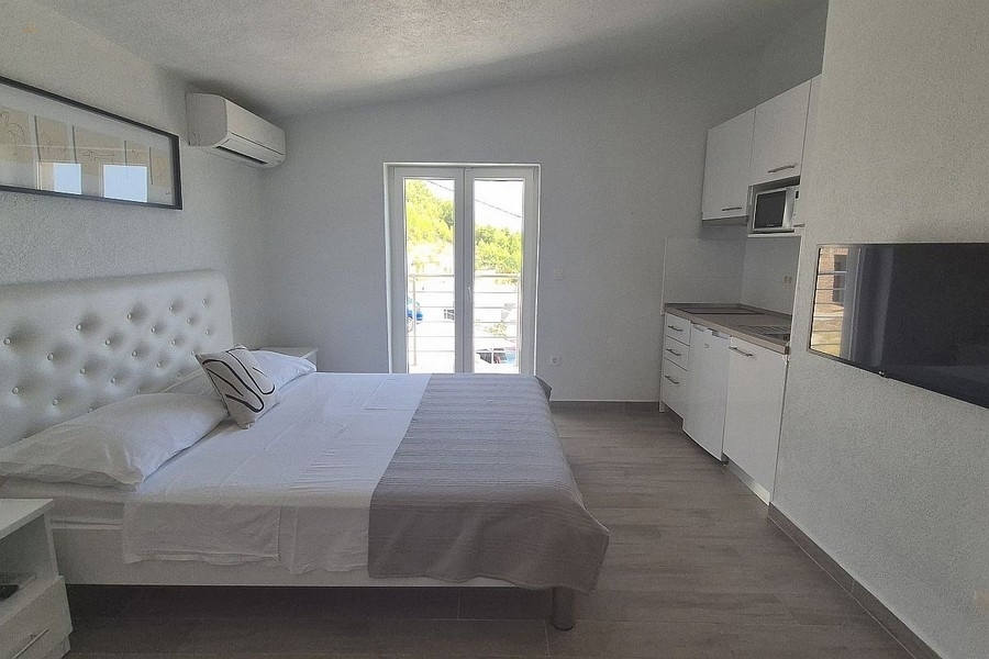 Thumbnail von Haus mit 7 Einheiten nahe dem Meer, Omis Riviera