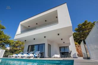 Thumbnail von Moderne Villa mit Pool und Blick auf das Meer
