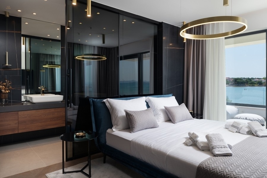 Thumbnail von Moderne Luxusvilla direkt am Meer, Region Zadar