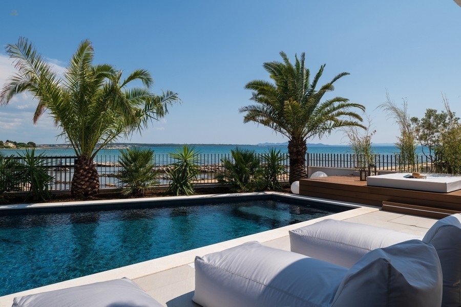 Moderne Luxusvilla direkt am Meer, Region Zadar