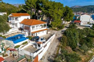 Thumbnail von Apartmenthaus mit 6 Wohneinheiten; 1. Reihe zum Meer, Region Trogir