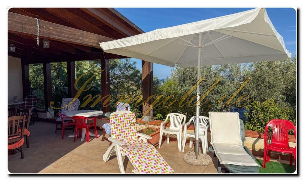 Thumbnail von Casa mit tollem Fernblick auf das Meer, Palermo gleich neben an, antike Möbel dürfen nicht fehlen