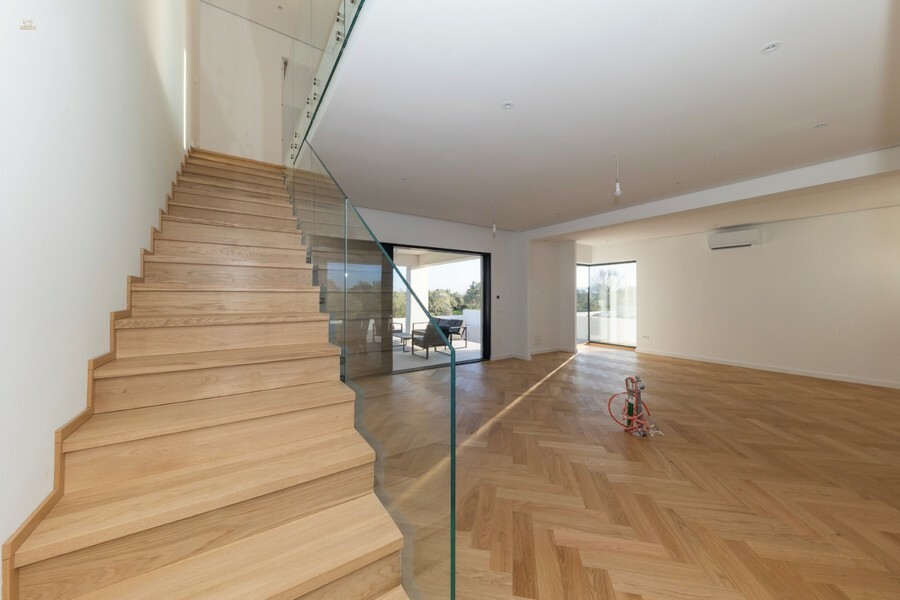 Thumbnail von Moderne Neubau-Villa mit Swimmingpool