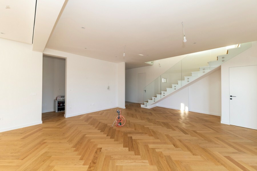 Thumbnail von Moderne Neubau-Villa mit Swimmingpool