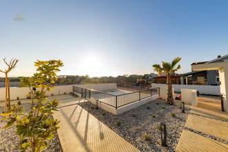 Thumbnail von Moderne Neubau-Villa mit Swimmingpool