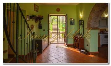 Thumbnail von Super-willa na północy Sycylii na około 20 000 m² terenu, parkowy ogród, widok na Wyspy Eolskie, gaje oliwne i wspaniały widok na morze