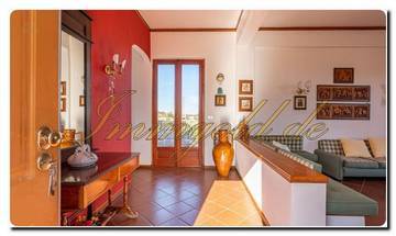 Thumbnail von Casa noble en Sicilia con un gran terreno, dos parcelas y una vista impresionante al mar