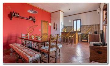 Thumbnail von Casa noble en Sicilia con un gran terreno, dos parcelas y una vista impresionante al mar