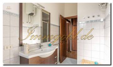 Thumbnail von Casa noble en Sicilia con un gran terreno, dos parcelas y una vista impresionante al mar