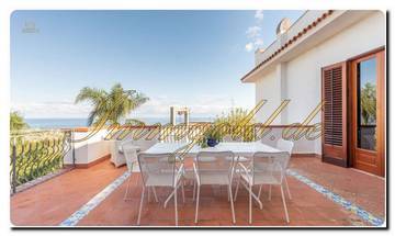 Thumbnail von Casa noble en Sicilia con un gran terreno, dos parcelas y una vista impresionante al mar