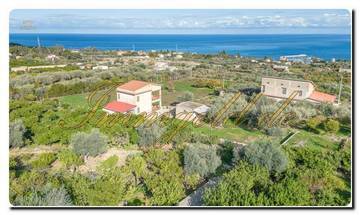 Thumbnail von Casa noble en Sicilia con un gran terreno, dos parcelas y una vista impresionante al mar