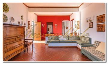 Thumbnail von Casa noble en Sicilia con un gran terreno, dos parcelas y una vista impresionante al mar