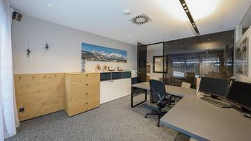 Thumbnail von Exkluzivní kancelář v prestižní lokalitě s bytem pro provozovatele