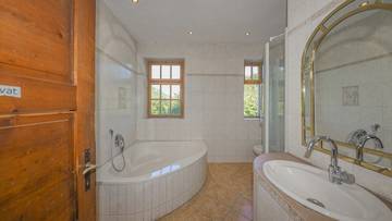 Thumbnail von Historic villa in idyllic location