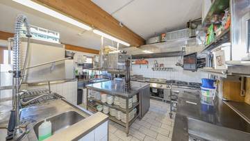 Thumbnail von Skihütte & Gastgewerbebetrieb mit exklusiver Wohnmöglichkeit