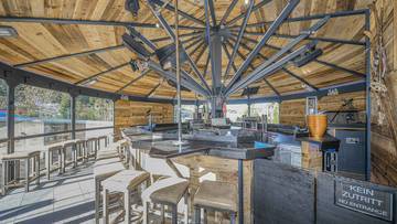 Thumbnail von Skihütte & Gastgewerbebetrieb mit exklusiver Wohnmöglichkeit