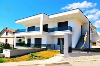 Thumbnail von Crikvenica, Kvarner: Moderne Neubau-Villa mit 2 Wohneinheiten