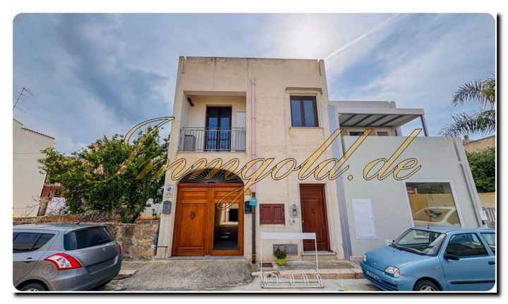 Nord/West Sizilien, super renovierte Wohnung, mit einer riesigen Dachterrasse, vier Schlafzimmern die eigene Bäder aufweisen