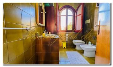 Thumbnail von Immogold Sizilien beeindruckendes, großes Doppelhaus ganz nahe am Meer mit sechs Schlafzimmern, Dachterrasse und mediterranen Gärten