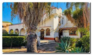 Thumbnail von Immogold Sizilien beeindruckendes, großes Doppelhaus ganz nahe am Meer mit sechs Schlafzimmern, Dachterrasse und mediterranen Gärten